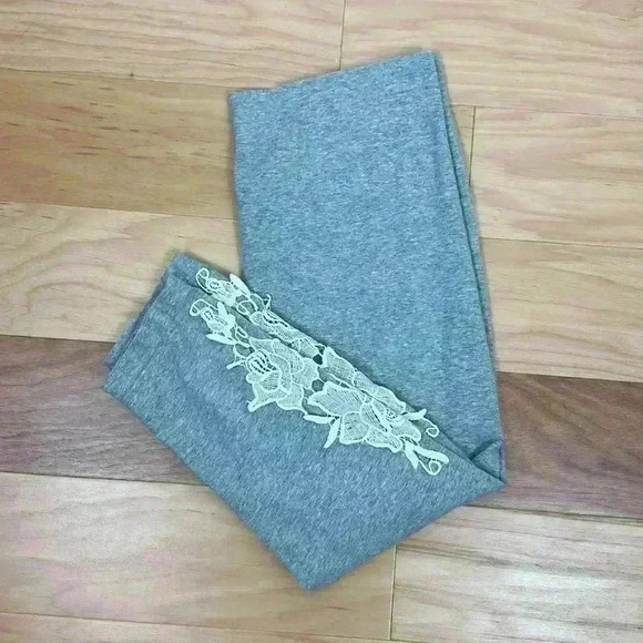 Gray leggings with lace accents size L. - Picture 1 of 5